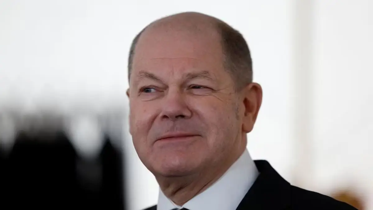 "الغارديان": تردد شولتس بشأن أوكرانيا يصب في مصلحة بوتين