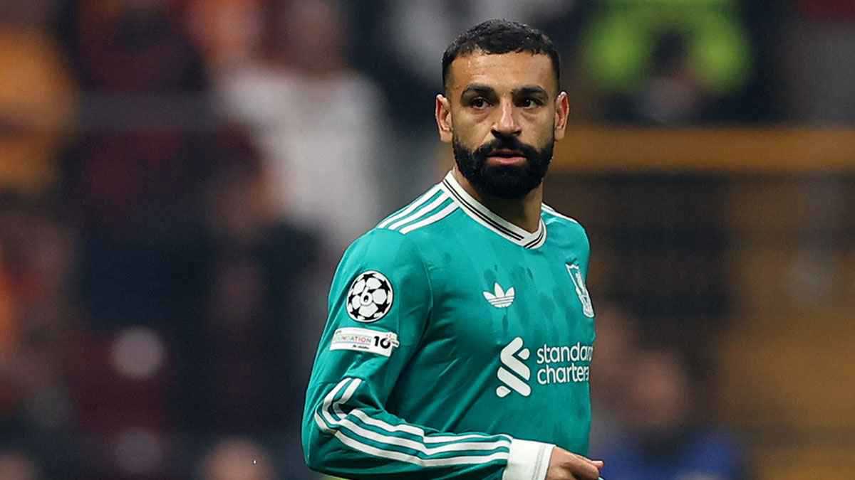 استقبال حافل وممر شرفي لمحمد صلاح في مطار القاهرة (صور)