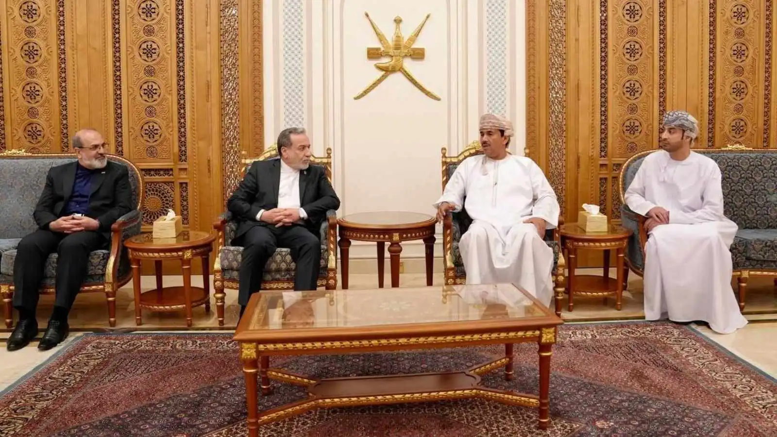 عراقجي يجري مباحثات في مسقط