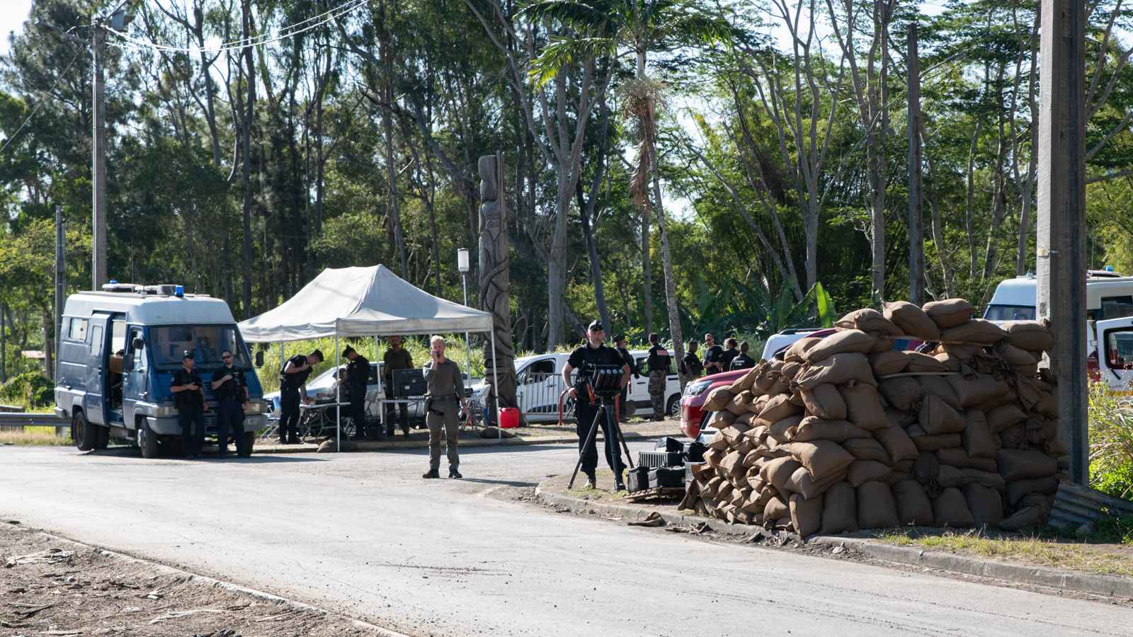 لـ"التهدئة".. رئيسا "البرلمان" "والشيوخ" الفرنسي إلى كاليدونيا الجديدة