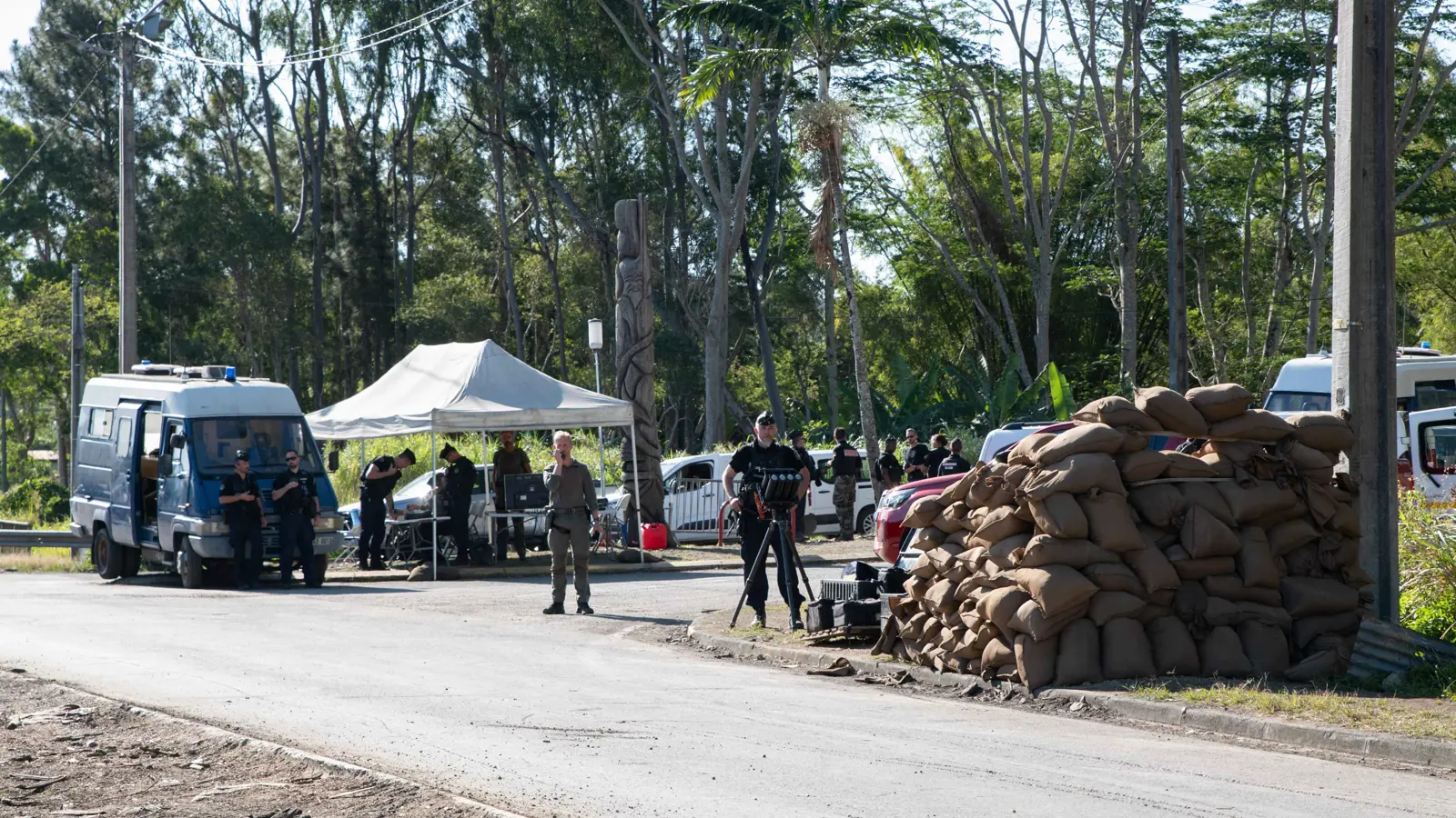 لـ"التهدئة".. رئيسا "البرلمان" "والشيوخ" الفرنسي إلى كاليدونيا الجديدة