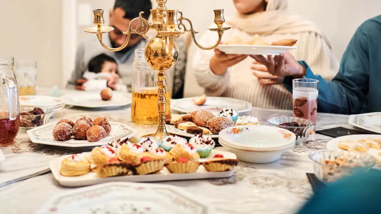 الإفراط بتناول الحلويات.. كيف يؤثر في صحتك برمضان؟