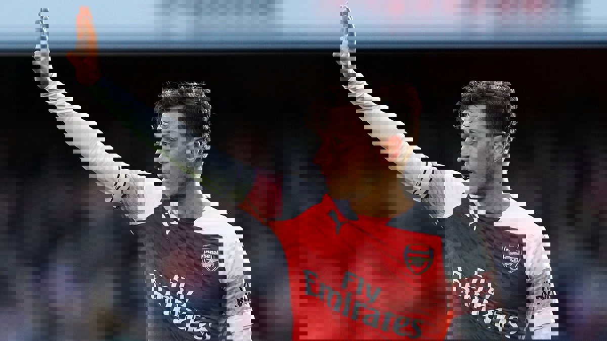 كتلة عضلية.. تحول لافت في مظهر مسعود أوزيل (فيديو)