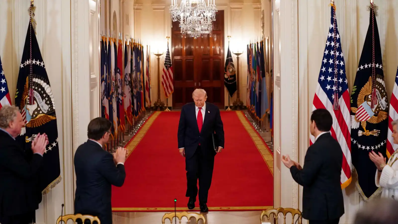 من اليمين إلى اليسار.. جبهة أمريكية ضد "حرب ترامب" على إيران