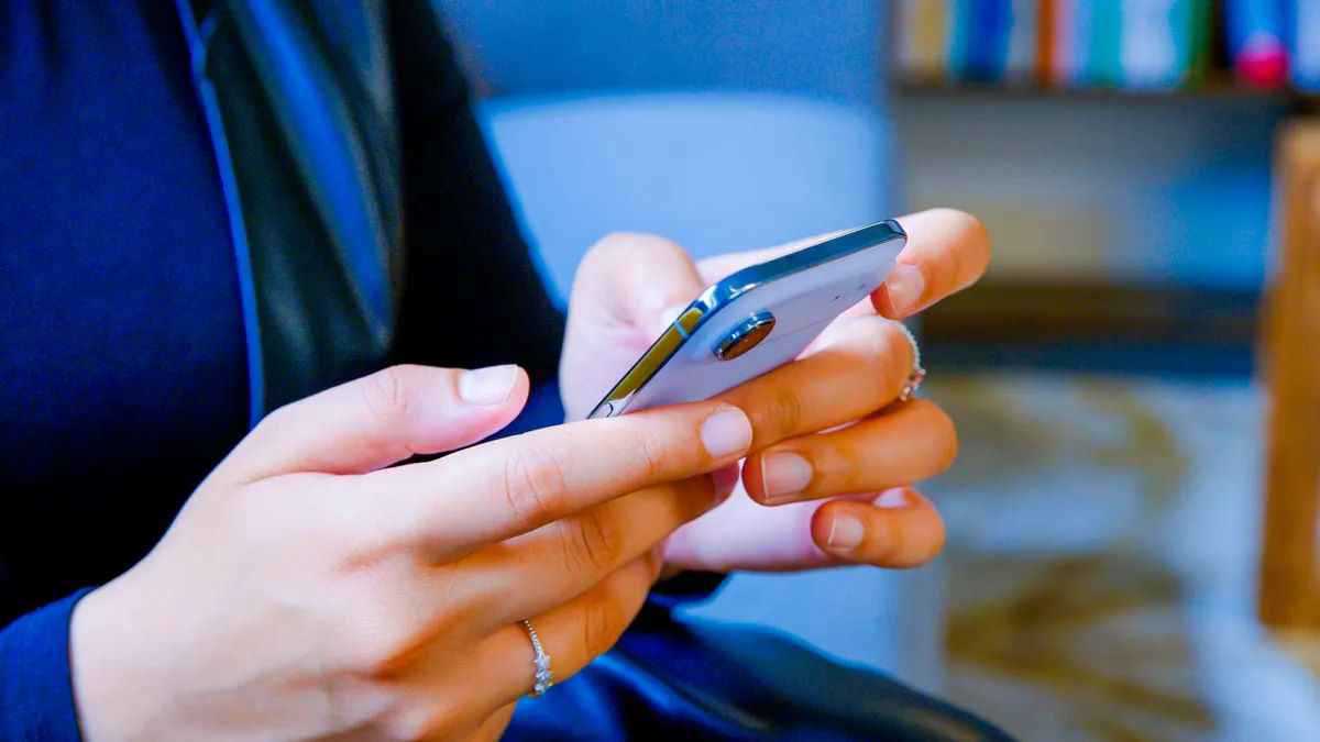 يثير إعجاباً وجدلاً معاً.. 5 معلومات يجب أن تعرفها عن "آيفون Air"