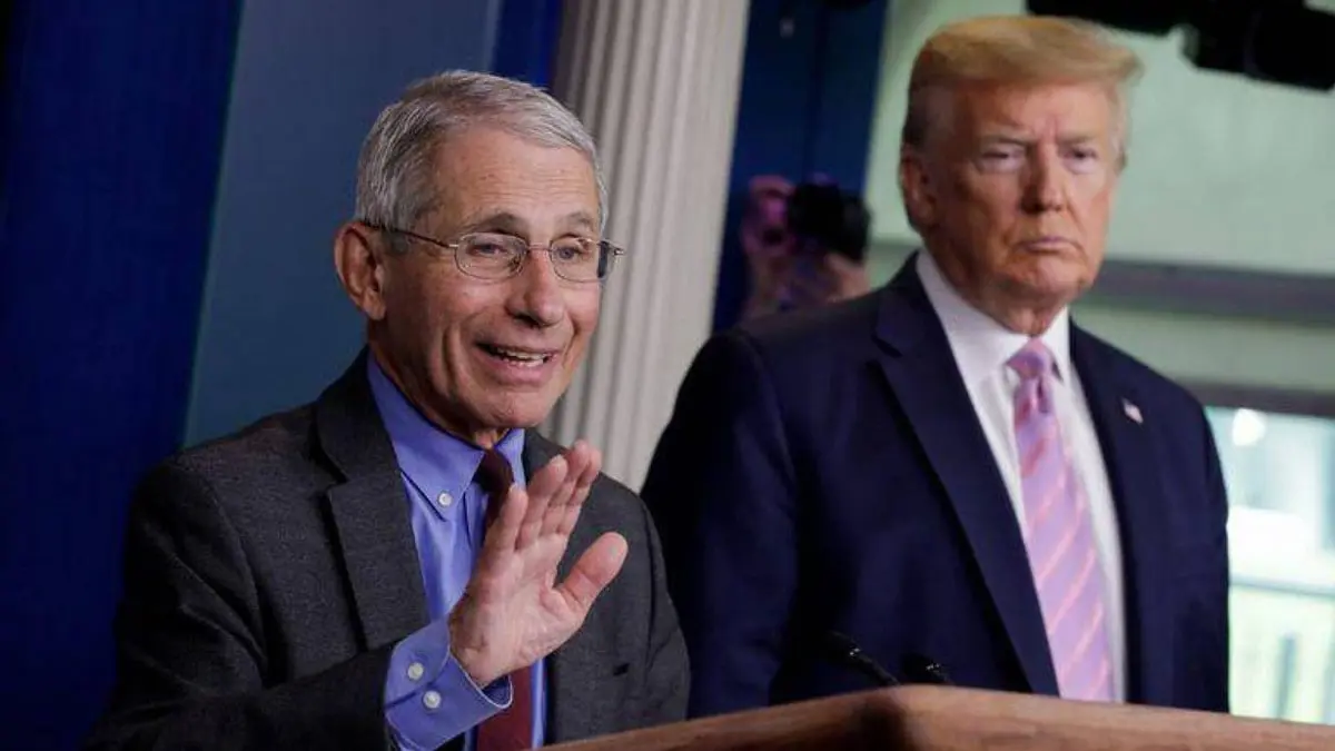 البيت الأبيض يصف تقارير عن نية ترامب طرد فاوتشي بـ"السخيفة"
