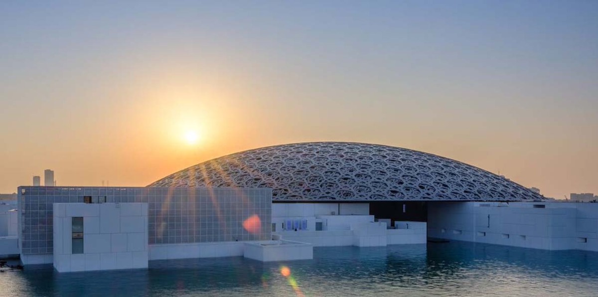 لوفر أبوظبي يفتتح سلسلة معارضه بتحية إلى المؤسسة الأم في باريس