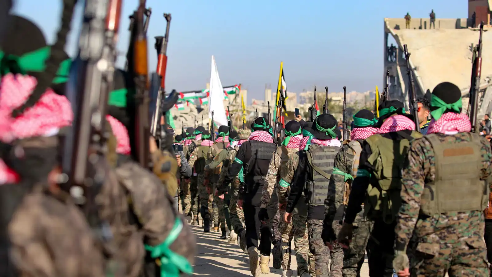 "السلاح مقابل الحصانة".. عرض أمريكي لحماس مقابل الخروج من غزة