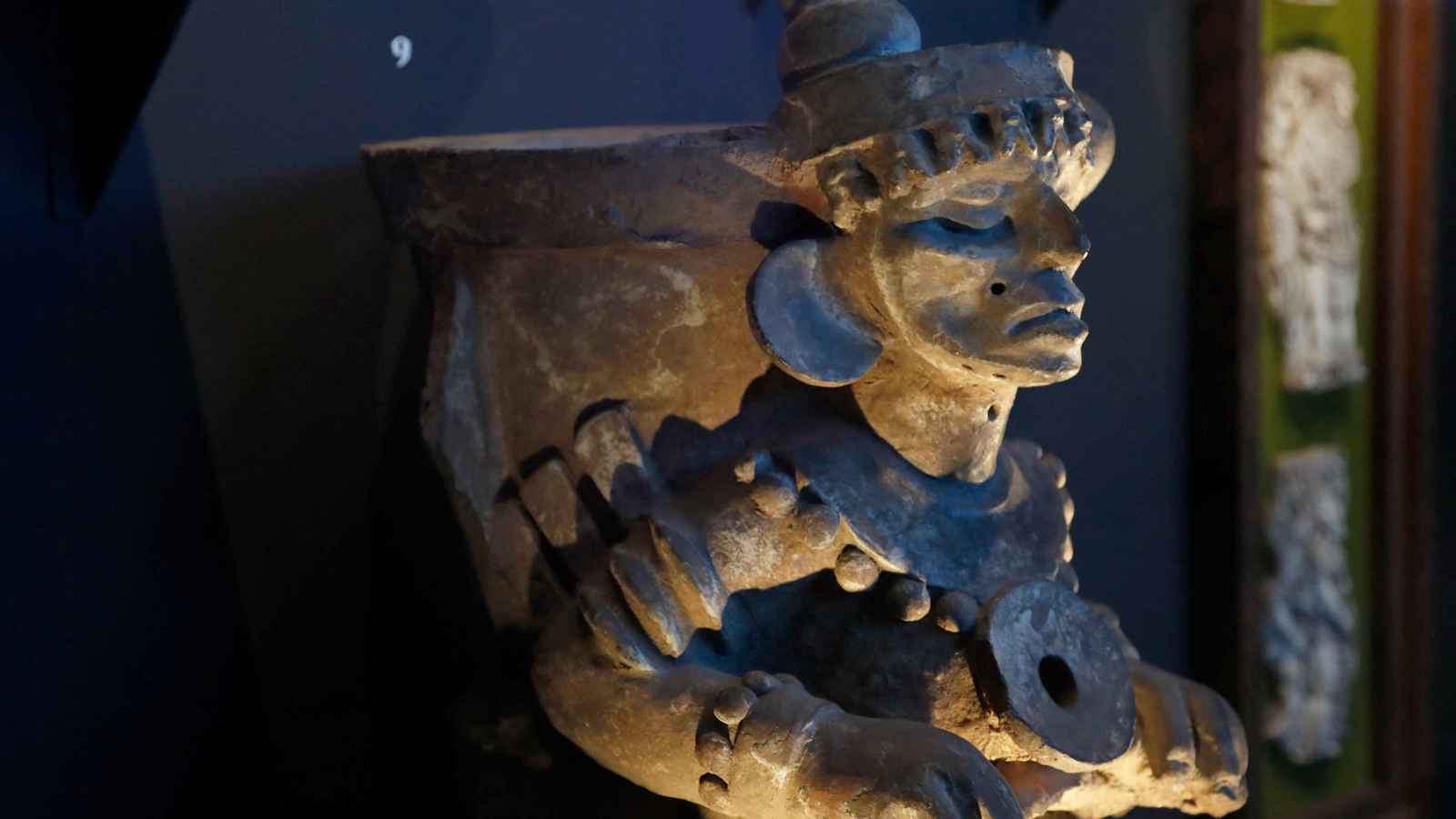 "كنوز الذاكرة".. المكسيك تناضل لاستعادة تراث "الأزتيك والمايا" من فرنسا