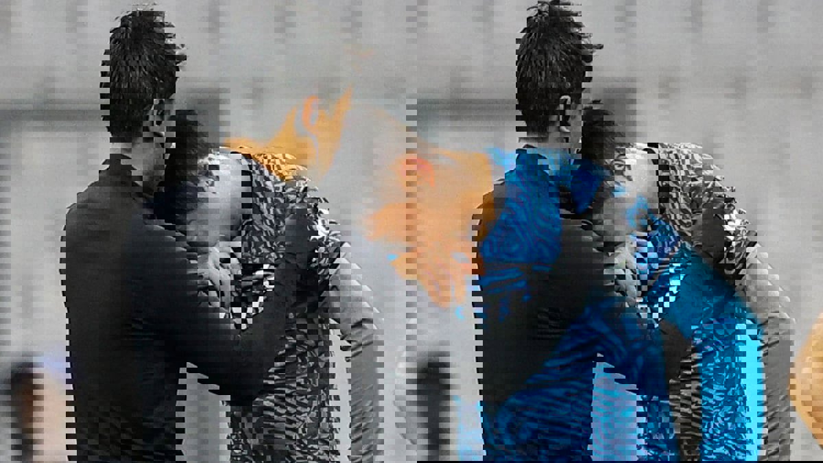 هيونغ مين سون يبكي بعد إصابته واستبداله في مباراة توتنهام ضد مارسيليا (فيديو)