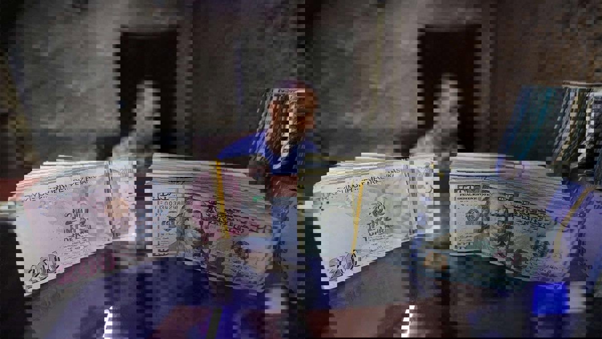 الليرة التركية تهبط بعد إدانة موظف بالقنصلية الأمريكية