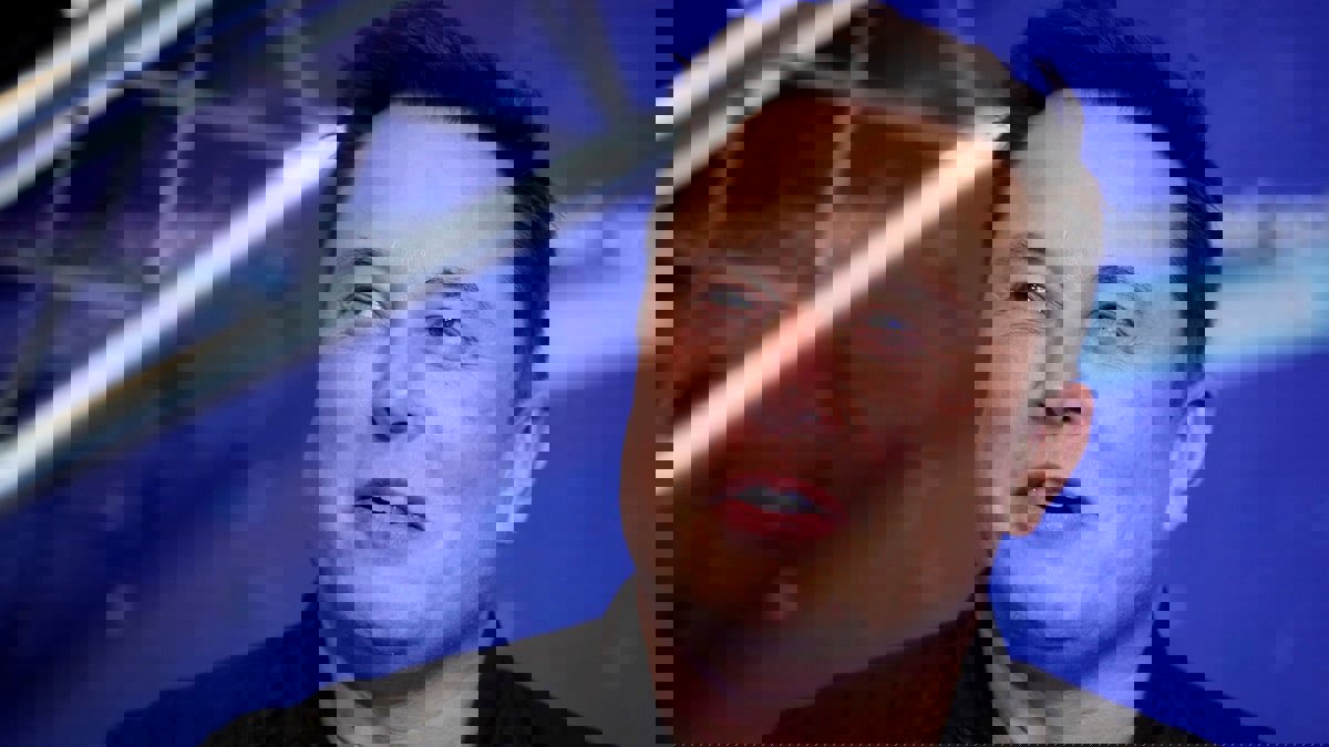 بسبب سعيهم لتشكيل نقابة.. إيلون ماسك راقب موظفي "تسلا" على الإنترنت