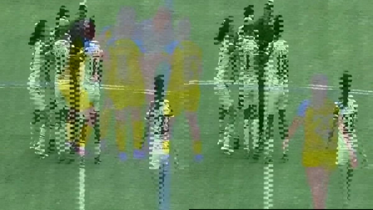 الإكوادور.. لاعبة تركل حكما أشهر لها البطاقة الحمراء (فيديو)