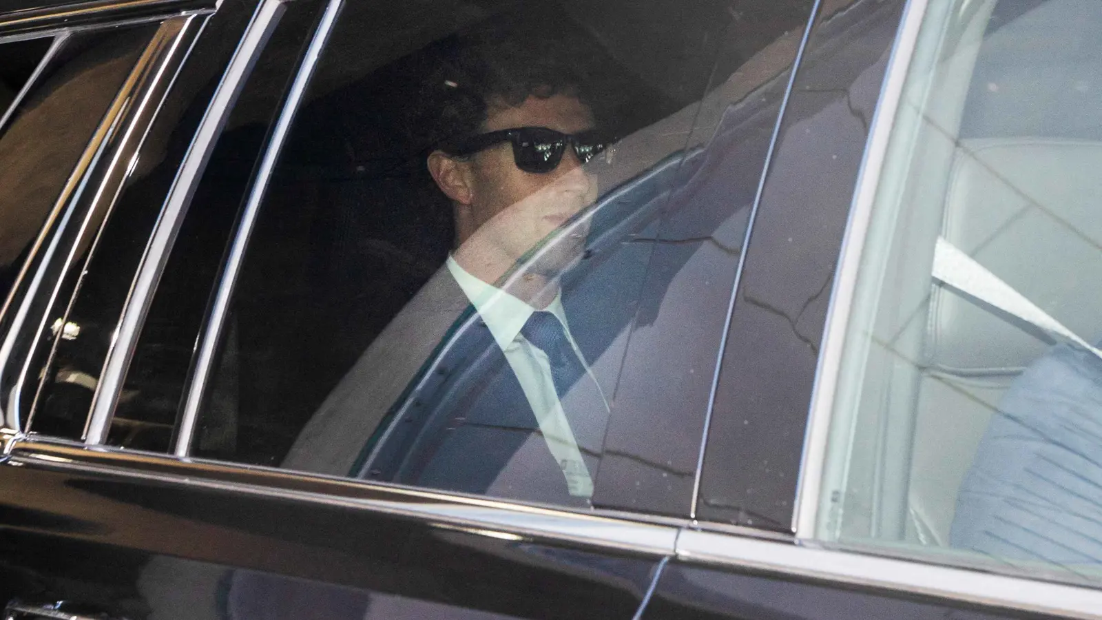 زوكربيرغ يبحث فصل إنستغرام عن ميتا