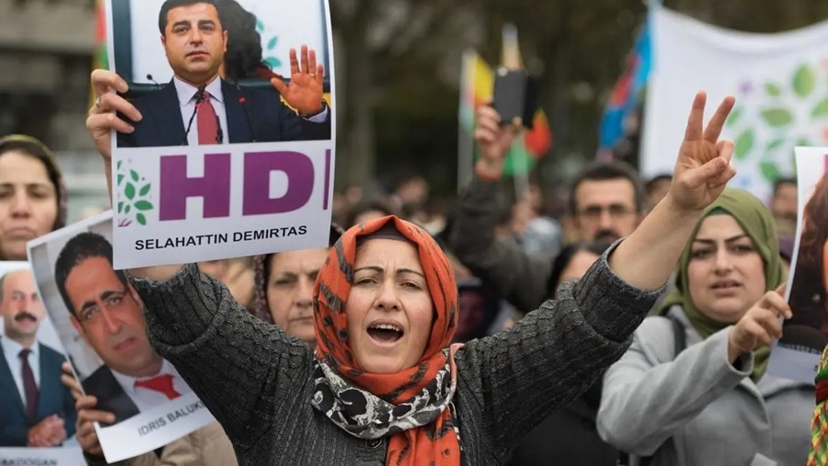 تركيا تتجه لحظر حزب الشعوب الديمقراطي بذريعة "الإرهاب"