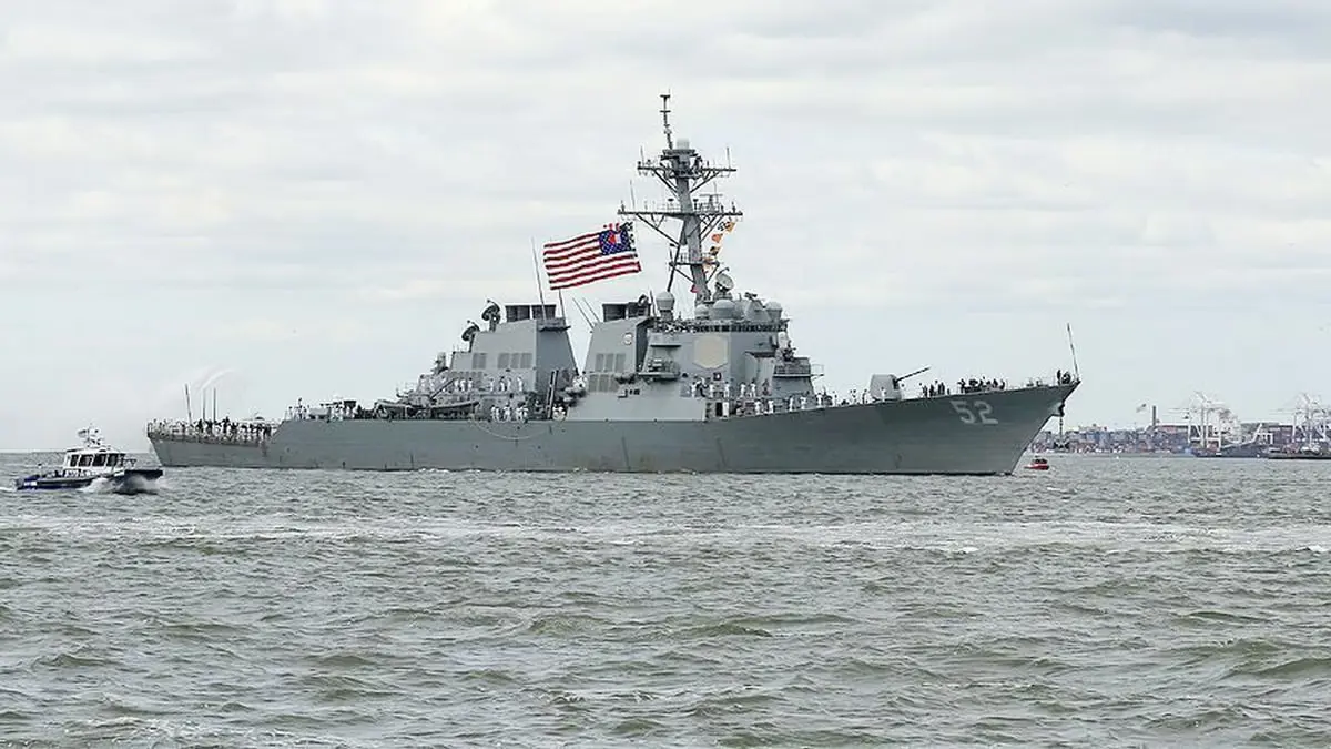 تايوان.. مدمرة أمريكية تدخل على الخط والجيش الصيني يراقب