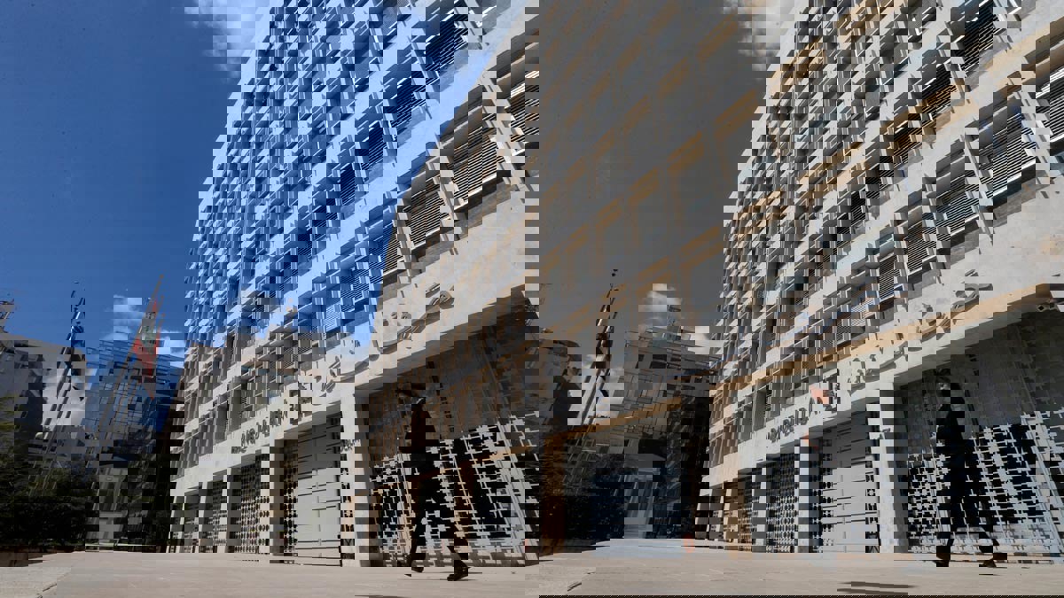 مخاوف من هجرة ودائع كبيرة من بنوك لبنان إلى سويسرا