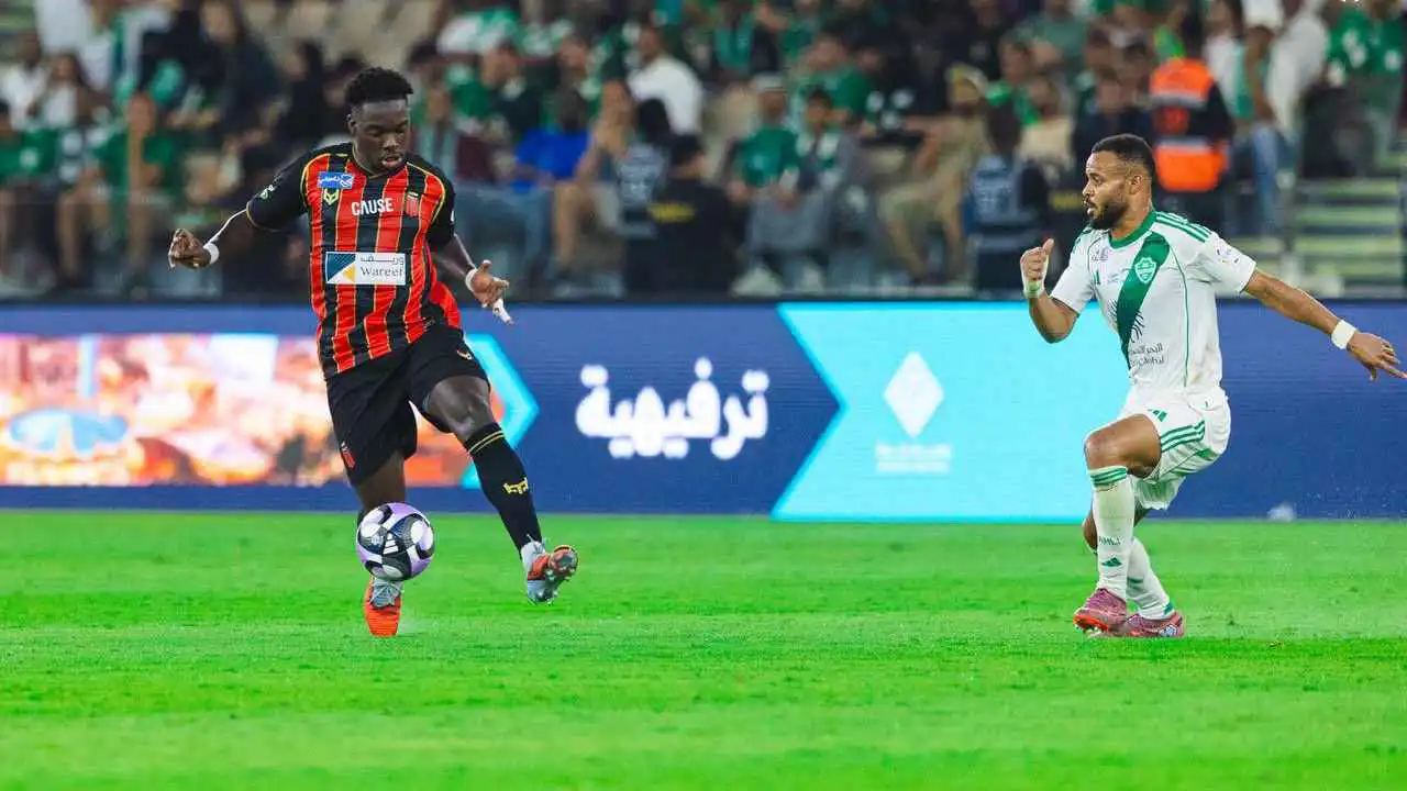 ترتيب الدوري السعودي بعد التعادل الدراماتيكي بين الأهلي والرياض (فيديو)
