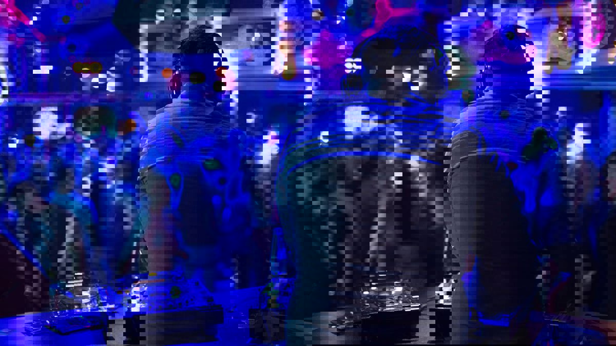 الكويت.. توجه لإخلاء عقار يقطنه وافدون بسبب إقامتهم حفلات صاخبة