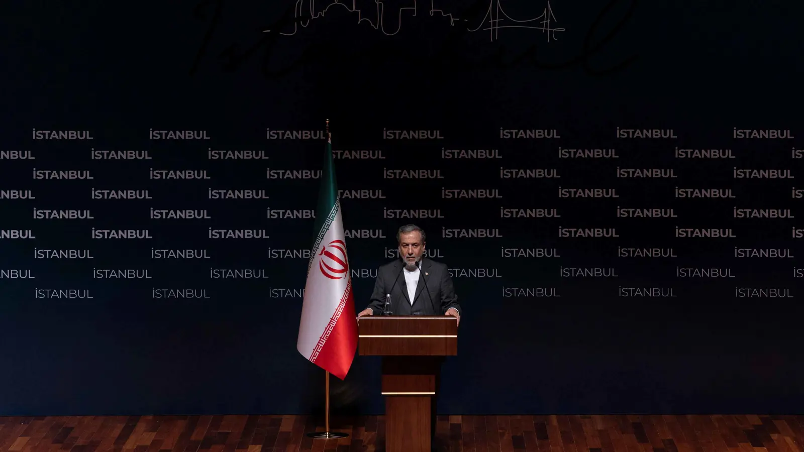 ما حقيقة أنباء سفر عراقجي إلى واشنطن؟