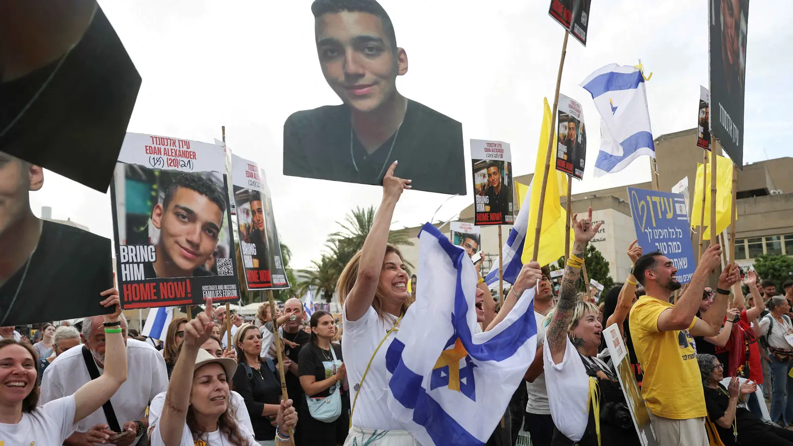 كلهم رجال.. من هم الرهائن الأحياء المتبقون في غزة؟