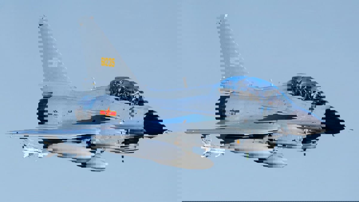 تقرير يحذر من نشوب حرب بسبب "لعبة دجاج" تنفذها مقاتلات الصين