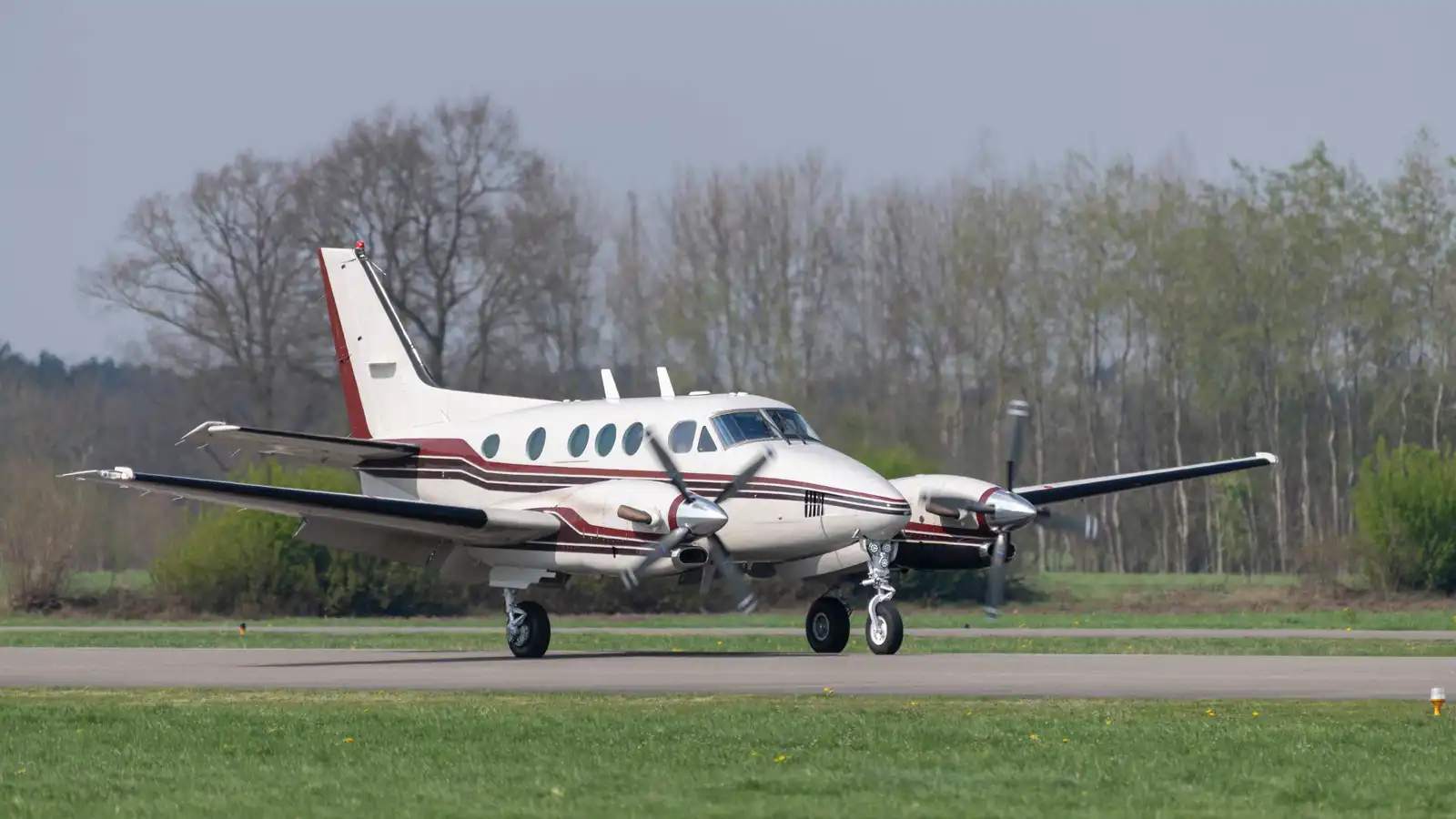 وفاة شخصين بتحطم طائرة "ثنائية المحرك" في فنزويلا (فيديو)