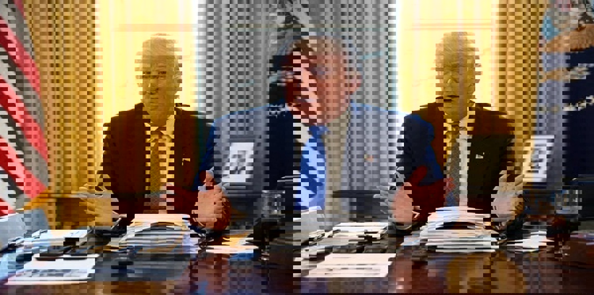 تساؤلات حول السياسة الأمريكية حيال إيران