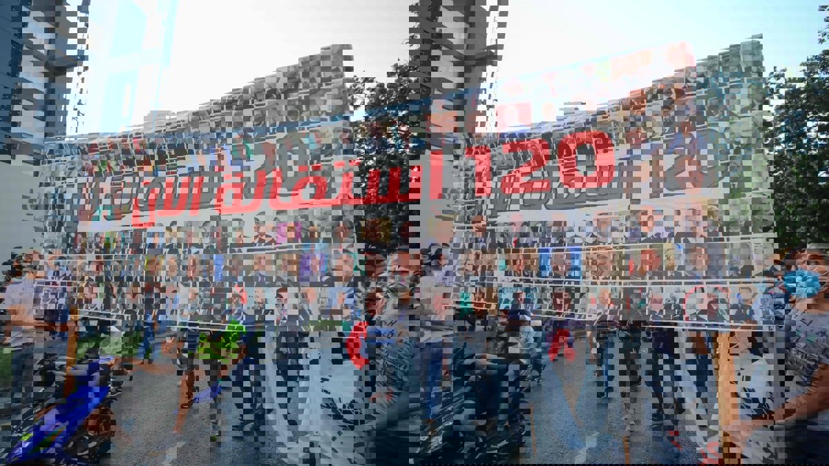 في الذكرى الأولى لانتفاضة لبنان.. صدامات وسط بيروت وإصرار على رحيل "الفاسدين"‎ (فيديو وصور)