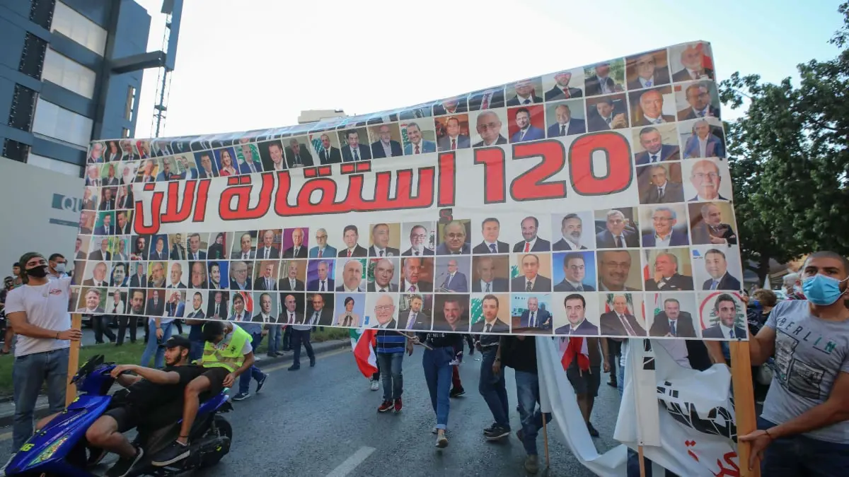 في الذكرى الأولى لانتفاضة لبنان.. صدامات وسط بيروت وإصرار على رحيل "الفاسدين"‎ (فيديو وصور)