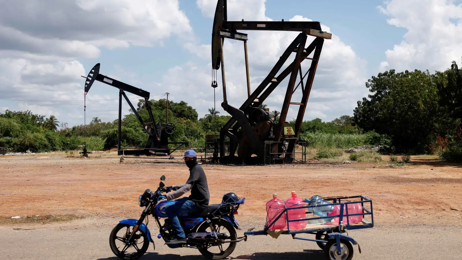 150 مليار دولار.. ديون ثقيلة تعرقل بناء "فنزويلا الجديدة"