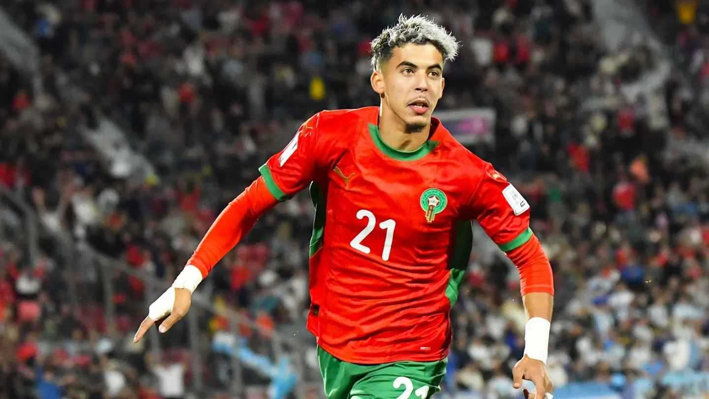 ياسر الزابيري يقلد احتفال أسطورة منتخب المغرب (صورة)