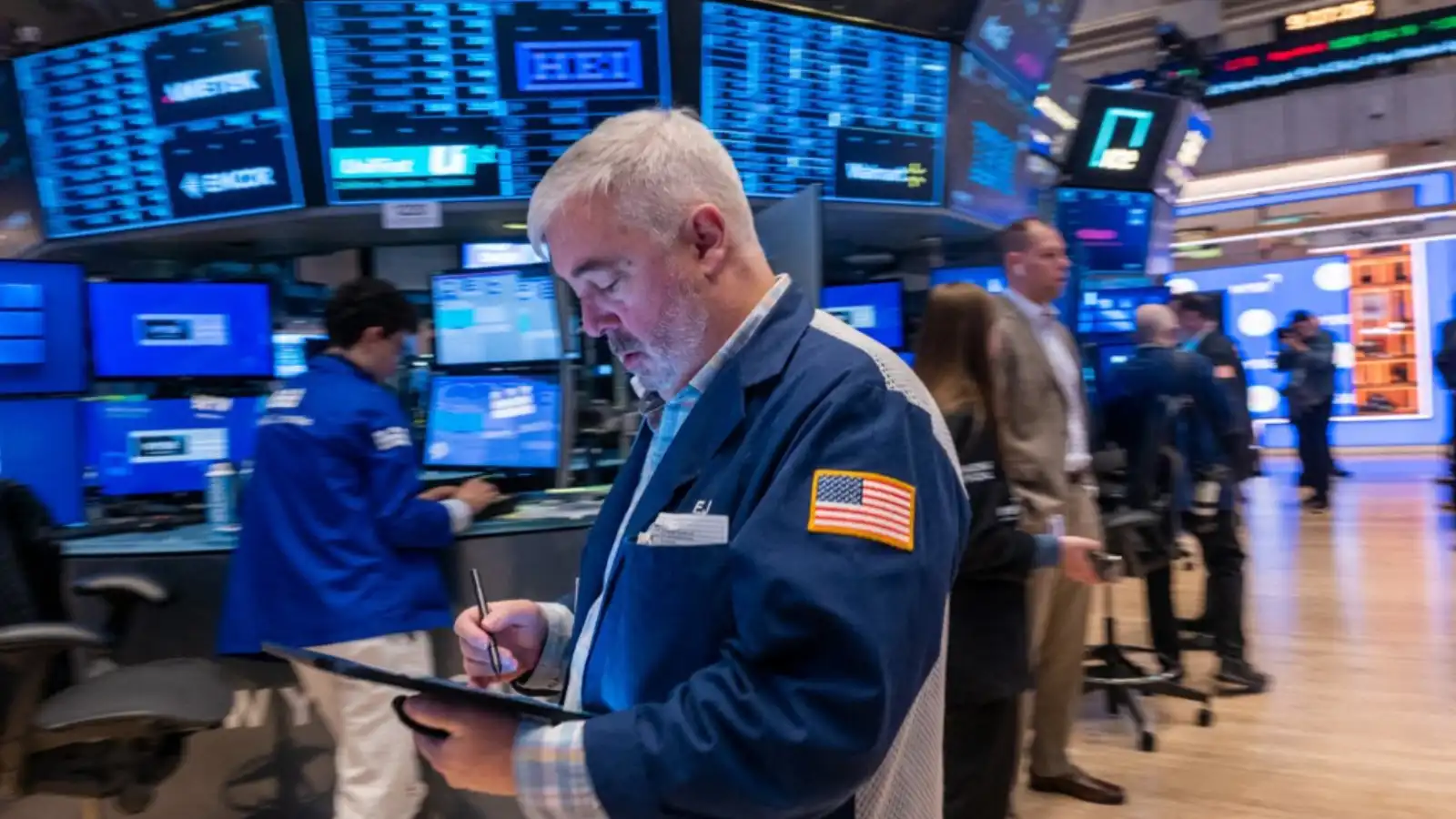 أنباء عن "تواصل" إيراني أمريكي ترفع مؤشرات وول ستريت