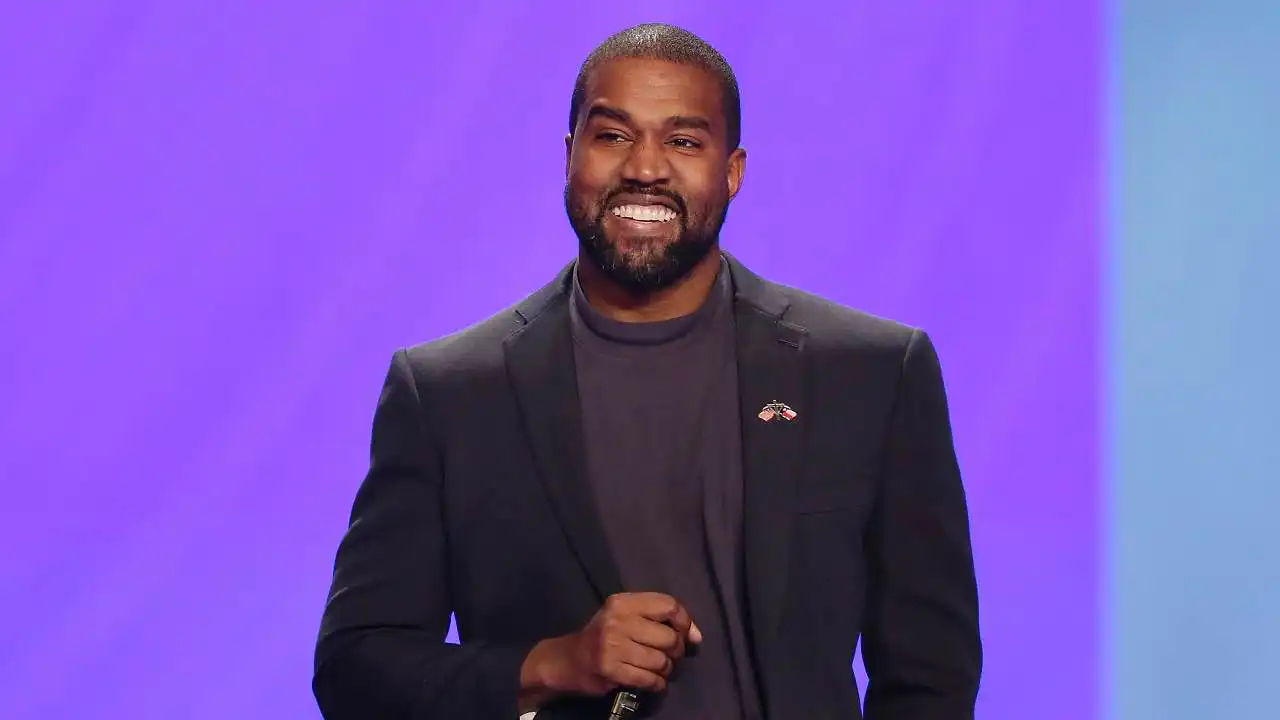 كانييه ويست مُهدد بالاعتقال إذا ذكر "النازيين" في حفله القادم