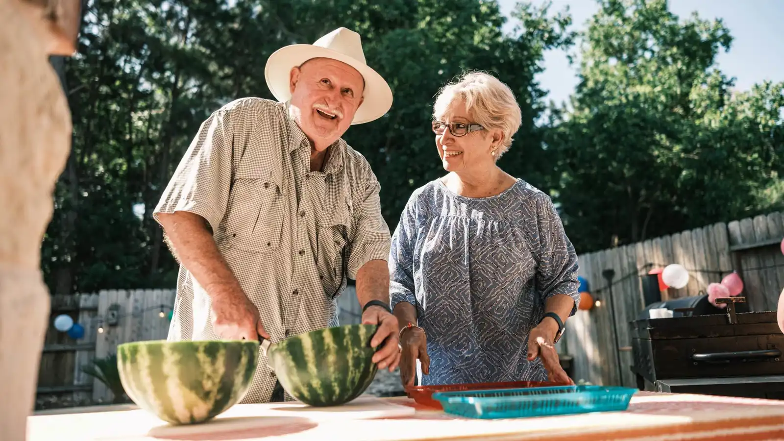 نصائح غذائية لصيف آمن وصحي لكبار السن