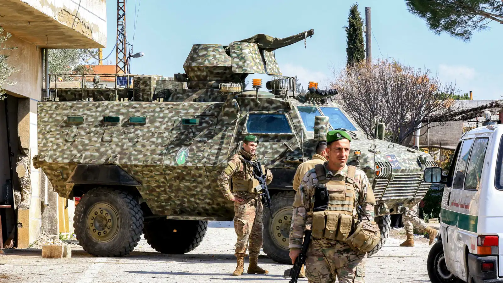 "احتواء السلاح" شمال الليطاني.. تكتيك لبناني لتفادي الانفجار الداخلي