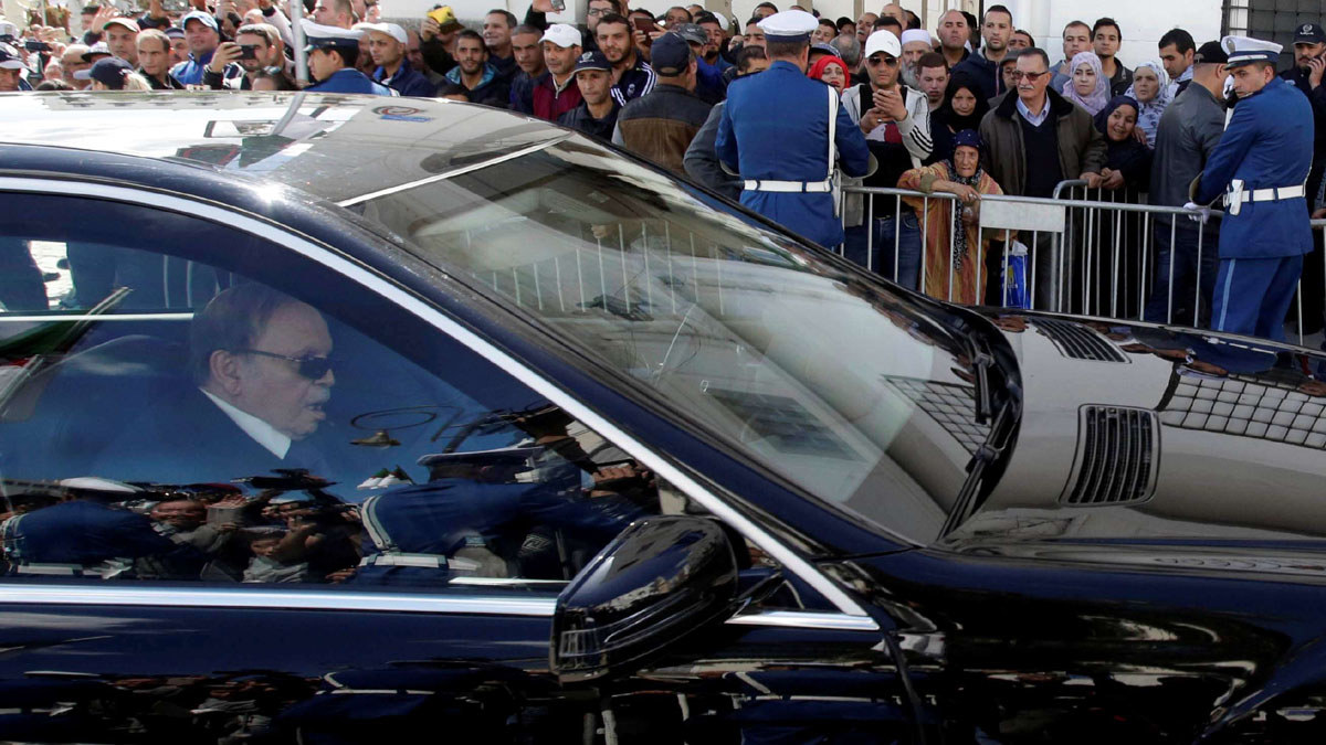 تأجيل الرئاسيات في الجزائر وبوتفليقة يتراجع عن الترشح لعهدة خامسة