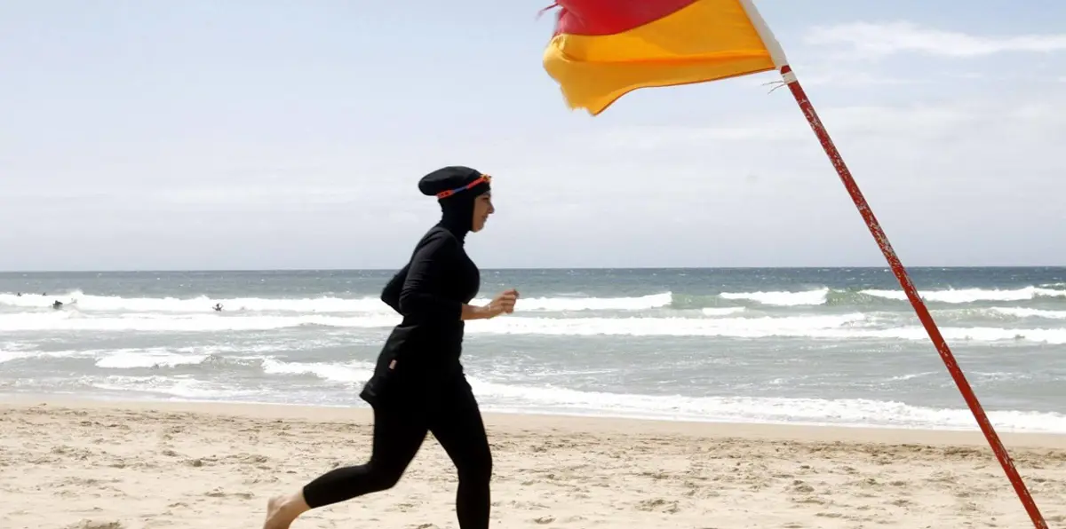 امتثالًا لحكم قضائي.. مدينة بلجيكية تسمح بالبوركيني في مسابحها