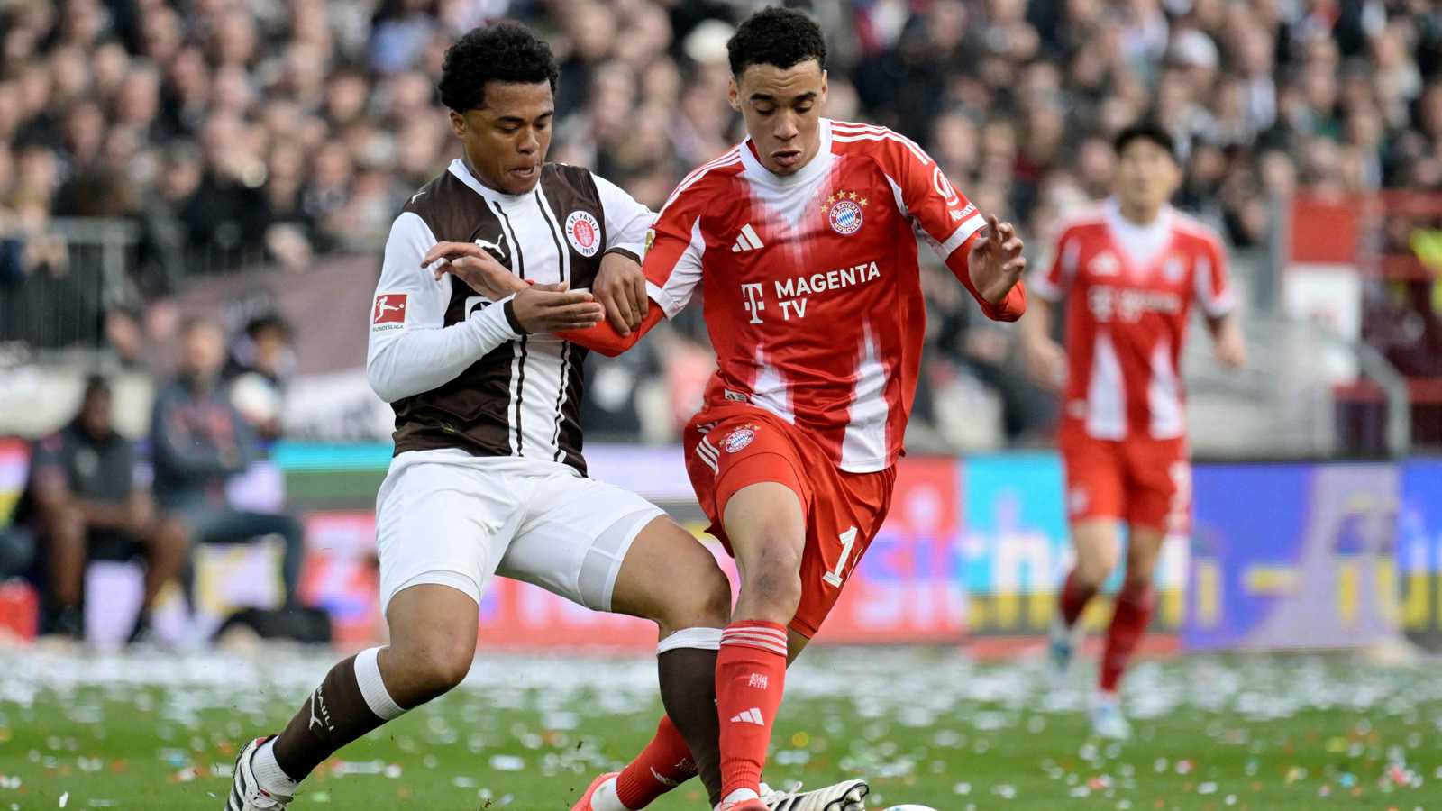 بايرن ميونخ يحطم رقما قياسيا جديدا ويقترب من حسم لقب الدوري الألماني 