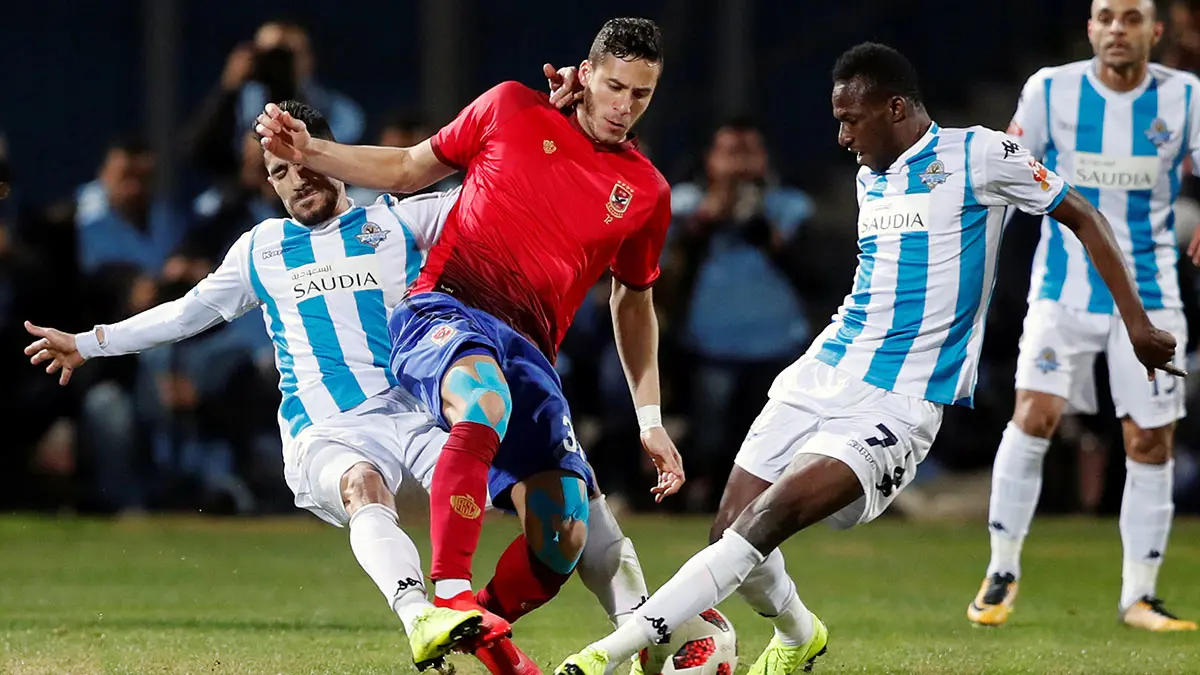 النادي الأهلي المصري يعاقب رمضان صبحي وإسلام محارب