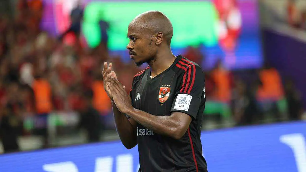 بيرسي تاو يقاطع تدريبات الأهلي المصري