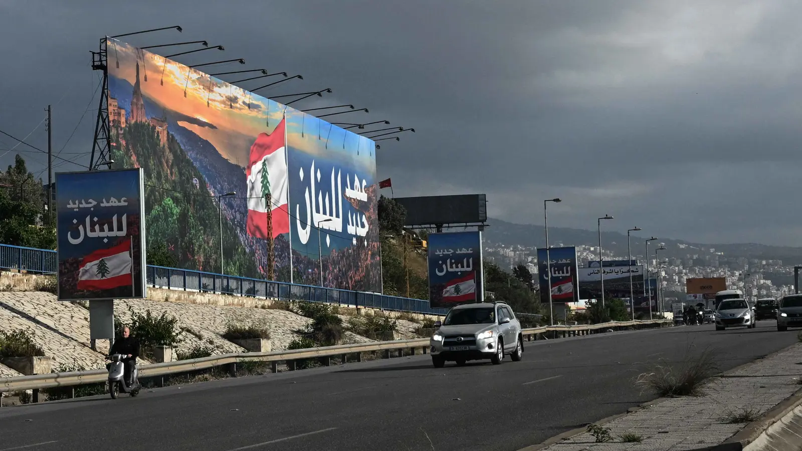 استطلاع لبناني: غالبية ساحقة تعتبر دور إيران سلبيًّا منذ الحرب الأهلية