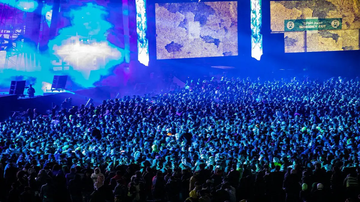 طبيبة أسنان سعودية تحيي إحدى حفلات مهرجان "مدل بيست" الموسيقي في الرياض.. فمن هي؟ (فيديو وصور )‎