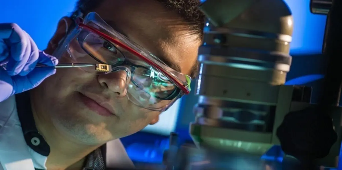 ابتكار مادة موصلة للكهرباء تصلح نفسها ذاتيًا.. تعرف على استخداماتها