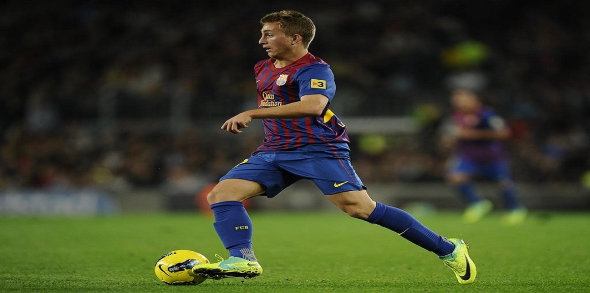رسميًا.. برشلونة يستعيد لاعبه جيرارد دولوفيو