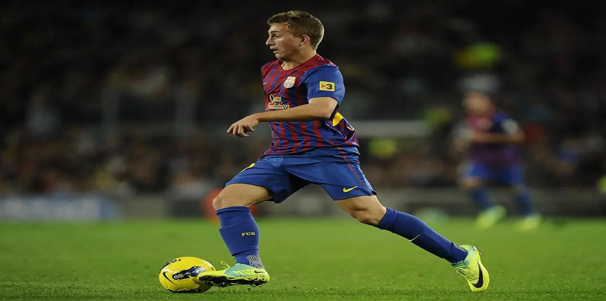 رسميًا.. برشلونة يستعيد لاعبه جيرارد دولوفيو