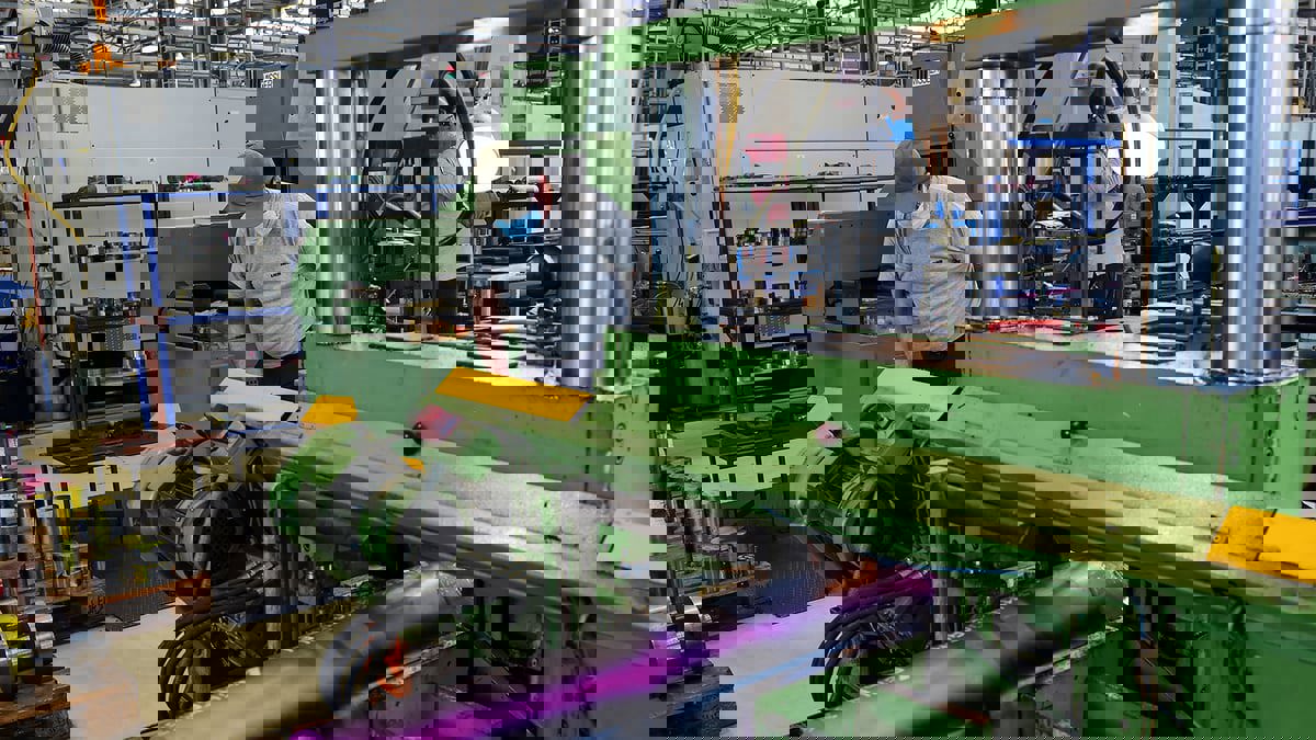 إيطاليا تبطئ عجلة التصنيع لتوفير الطاقة