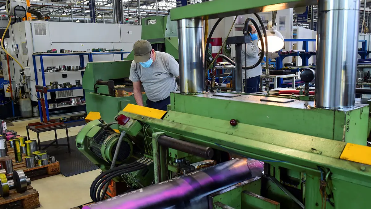 إيطاليا تبطئ عجلة التصنيع لتوفير الطاقة