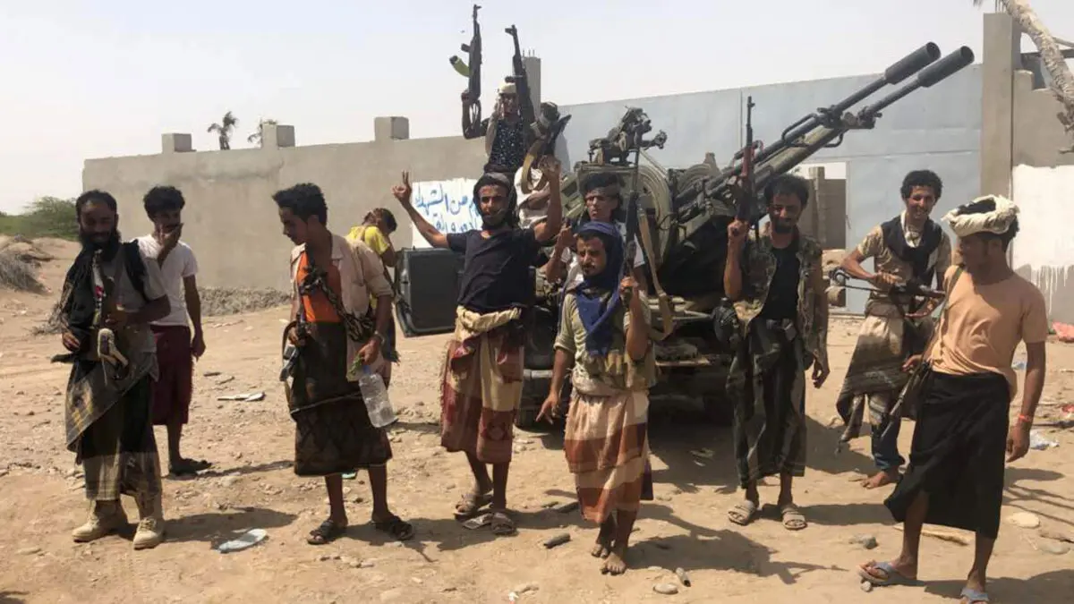 الحوثيون ينهبون كتبًا ومخطوطات تاريخية نادرة في الحديدة