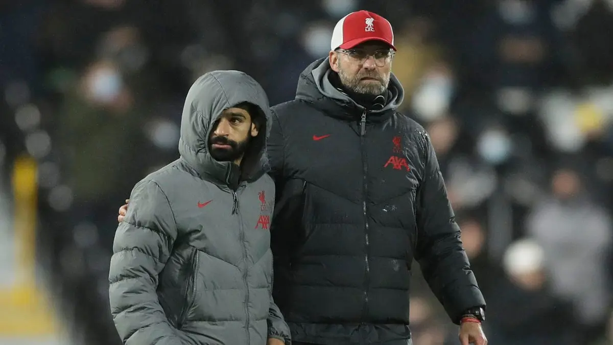 هل جلس محمد صلاح احتياطيا أمام كريستال بالاس بسبب تصريحاته عن شارة القيادة؟